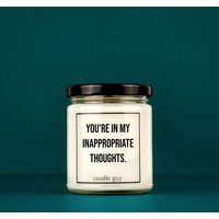 Candle Guy Duftkerze | Du Bist in Meinen Unangemessenen Gedanken.| Geschenk Witzige Soja Wachs Kerzentyp von TheCandleGuyOriginal