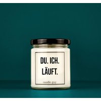 Candle Guy Duftkerze | Du. Ich. Läuft.| Geschenk Witzige Soja Wachs Kerzentyp von TheCandleGuyOriginal