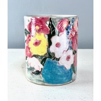 Blumen Handgemachte Tasse - Bunter Blumenstrauß in Einer Blauen Vase Handgemalt Auf 15Oz Steinzeug Tolles Geschenk Frühling Und Sommer von TheClayBungalow