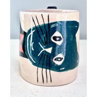 Cat Lovers Handgemachte Tasse - Alberne Seite Kitty Katze Mit Einem Grinsen Kurvige Seitlich Hält 11-12 Oz Steinzeug Robust Handbemalt Tolles von TheClayBungalow