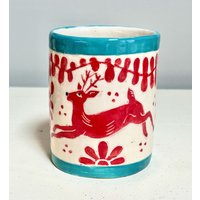 Sgraffito Becher Springende Hirsch-Ren - 15 Unzen Handgeschnitztes Rot & Türkis Wunderbares Geschenk Handgemacht Handbemaltes Steingut Kaffee Tee von TheClayBungalow