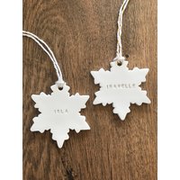 Personalisierte Schneeflocke Kugel Handgemachte Weihnachtsdekoration Baum Dekor Weihnachtsgeschenk Individuelle Ornamente von TheClayGiftCompany