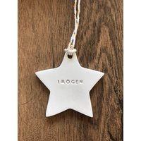 Personalisierte Stern Weihnachtskugel Handgemachtes Rustikales Dekor von TheClayGiftCompany