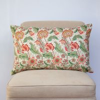 Country Briar Print Xl Rechteckiges Kissen. Pfirsich, Rosa Und Natur Beige Cottage Schleppendes Blumenmuster. 60X40cm Kissenbezug von TheCoastalCushionCo