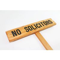 Keine Solicitors Yard Zeichen, Von Hand Geroutet Zeder Holz Haustür Schild, Warnung Beschilderung, Benutzerdefinierte Personalisierte Marker von TheCommonSign