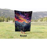 Cosmic Lights Fleecedecke Aurora Borealis Waldbettwäsche Cosmic Lights Fleecedecke Aurora Borealis Waldbettwäsche von TheCoolRuler