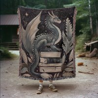 Drachen Webdecke Dark Academia Bookish Decor von TheCoolRuler