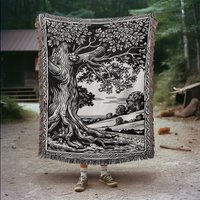Holzschnitt Baum Des Lebens Decke Handgewebter Wandbehang Im Cottagecore Dekor Holzschnitt Baum Des Lebens Decke Handgewebter Wandbehang Im Cottagecore Dekor von TheCoolRuler