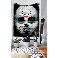 Jason Voorhees Gewebte Decke Mit Freitag, Der 13., Goth-Dekor Jason Voorhees Gewebte Decke Mit Freitag, Der 13., Goth-Dekor von TheCoolRuler