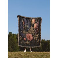 Lila Blumen Gewebte Decke Cottagecore Boho Decor Lila Blumen Gewebte Decke Cottagecore Boho Decor von TheCoolRuler