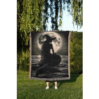Meerjungfrau Hexe Decke Stimmungsvolle Sirene Kunst, Halloween Dekor Meerjungfrau Hexe Decke Stimmungsvolle Sirene Kunst, Halloween Dekor von TheCoolRuler