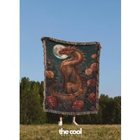 Rote Drachen Webdecke Mittelalter Mythologie Wandteppich von TheCoolRuler