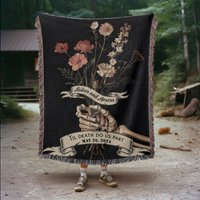 Skelett Geburtsmonat Blumen Decke Gothic Personalisierter Wandbehang Skelett Geburtsmonat Blumen Decke Gothic Personalisierter Wandbehang von TheCoolRuler