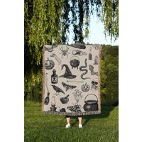 Witchy Halloween Webdecke Whimsigoth Wandbehang Witchy Halloween Webdecke Whimsigoth Wandbehang von TheCoolRuler