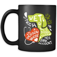 Becher-Tierarzt-Tech - Eine Person, Deren Herz Ist Größer Als Ihre Bankkonto-Becher Tierarzt Krankenschwester Kaffee, Becher Kaffee Tasse Schwarz von TheCoolSloth