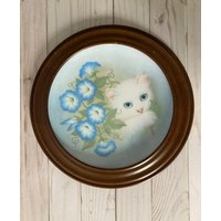 "Katzen Teller ""Blütenblätter Und Schnurren"" Weißes Kätzchen Morning Glories." von TheCoolVintageCat