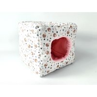 Kuschelhaus, Kuschelbett, Kuschelwürfel Für Meerschweinchen Und Igel | Igel Auf Weiß/Rosa Kuschelhaus, Kuschelbett, Kuschelwürfel Für Meerschweinchen Und Igel | Igel Auf Weiß/Rosa von TheCosyHut