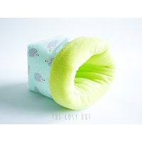 Kuschelsack Für Meerschweinchen | Igel Auf Blau/Limette von TheCosyHut