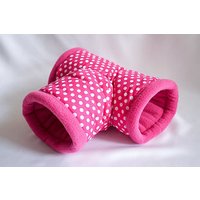 T-Kuschelrolle Für Meerschweinchen Und Igel | Punkte Auf Pink/Pink von TheCosyHut