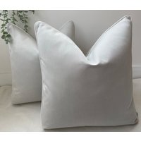 style No. 88 - Luxusgraue Outdoor Scatter Kissen, Perfekt Für Pergola Accessoires Von Sofas The Couture Kissen von TheCoutureCushion