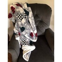 Schneeflocke/Handschuhe Winter Lush Fleece Decke|Buffalo Karo Handschuhe Sofa Überwurf|Weihnachts Schneeflocke Kuscheln Weich Rot Grün von TheCozyCabinGoods