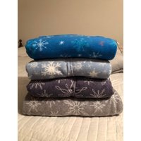 Schneeflocke Fleece Blau/Grau/Weiß Doppelseitig Sofa/Bett Überwurf |Großer Bett/Sofa Überwurf|Schneeflocke Kuschel Weicher Warmer von TheCozyCabinGoods