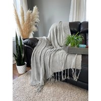 Graue Weiche Strick Decke, 100% Baumwolle, Wohnzimmer Decken, Gemütliches Dekor, Leichte Decke Für Bett, Gemütliche Decken von TheCozyLifeCo