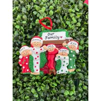 5 - Strümpfe Hängen Ornament | Hand Personalisiert Keramik Kinder Geschenk Weihnachtsverzierung Handgeschrieben Baum Enkel von TheCrazyOrnamentLady