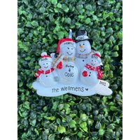 Wir Erwarten + 2 Kinder Familien Ornament | Personalisierte Schwangerschaft Weihnachten Handgeschrieben Baum Erwartet Familie von TheCrazyOrnamentLady