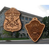 Hölzerne Flint Mi Polizei Abzeichen Oder Schulter Patch Ornament von TheCreativeEngraver