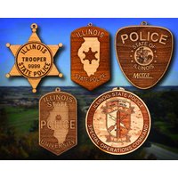 Hölzerne Illinois State Polizeimarke Oder Schulteraufnäher Mit Aufhänger von TheCreativeEngraver