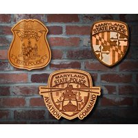 Personalisierte Hölzerne Maryland State Police Abzeichen Plakette von TheCreativeEngraver