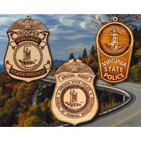 Personalisierte Hölzerne Va State Police Weihnachtsverzierung von TheCreativeEngraver