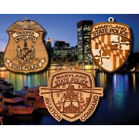 Personalisierter Weihnachtsschmuck Der Maryland State Police Aus Holz von TheCreativeEngraver