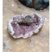 Druzy Pink Amethyst Cluster Mit Schwarzen Turmalin Und Calcit Einschlüssen 2, 8' | Rosa Geoden von TheCrystalFairyGems