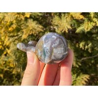 Lila Moosachat Wal Kristall Schnitzerei | Einzigartige Kristallfigur von TheCrystalHoard