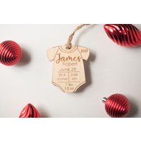 Personalisierte Hölzerne Erste Ornament Des Babys | Baby Body von TheCustomNarwhal