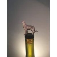Howling Coyote Flaschenverschluss, Ein Tolles Bargeschenk Oder Weinzubehör Howling Coyote Flaschenverschluss, Ein Tolles Bargeschenk Oder Weinzubehör von TheDecorativeCompany