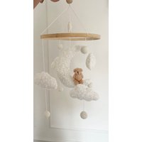 Teddy Kinderbett Mobile, Handgefertigte Boucle Wolken Und Mond Mit Einem Kleinen Teddybär. Gender Neutrales Kinderzimmer Dekor. Name - Über Den Teddy Kinderbett Mobile, Handgefertigte Boucle Wolken Und Mond Mit Einem Kleinen Teddybär. Gender Neutrales Kinderzimmer Dekor. Name - Über Den von TheDreamNurseryShop