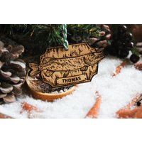 Angeln Christbaumschmuck Angler Holz Lasergravur Gravur Name Personalisiere Baum Dekoration Irisch von TheDribblyYak