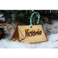 Camping Weihnachten Ornament Zelt Abenteurer Nomaden Holz Lasergraviert Rustikal Name Personalisiert Dekoration Irisch von TheDribblyYak