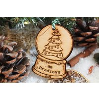 Familienname Weihnachtsanhänger Mit Namen Jahr Holz Schneekugel Niedliche Christbaumkugel Lasergraviert Rustikale 1.wahl Personalisierte Dekoration Familienname Weihnachtsanhänger Mit Namen Jahr Holz Schneekugel Niedliche Christbaumkugel Lasergraviert Rustikale 1.wahl Personalisierte Dekoration von TheDribblyYak