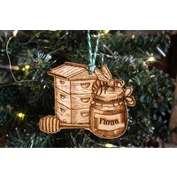 Personalisierte Bee Keeping Weihnachtsverzierung Holz Benutzerdefinierte Christbaumkugel Lasergravur Rustikaler Holzname Honigbaum Dekoration von TheDribblyYak