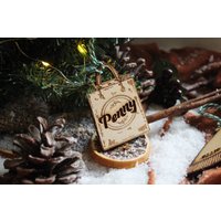 Personalisierter Christbaumschmuck Shopaholic Holz Lasergraviert Rustikaler Holzname Personalisiert Baumschmuck Irisch von TheDribblyYak