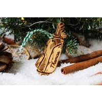 Personalisierter Golfer Weihnachtsschmuck Caddy Golftasche Holz Custom Bauble Laser Gravieren Rustikaler Holzname Personalisiert Baum Dekoration von TheDribblyYak