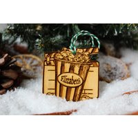 Personalisiertes Kino Weihnachten Ornament Film Buff Holz Custom Bauble Laser Graviert Rustikal Name Personalisiert Dekoration Irisch von TheDribblyYak