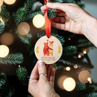 Personalisierte "Erste Weihnachten Verheiratet' Bär Christbaumkugel | Ideales Geschenk Für Paare Erstes Weihnachten, Jahrestagsgeschenk von TheDriftingBearCo