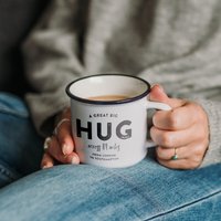 Personalisierte Umarmung Über Die Miles Keramiktasse Ferngeschenk von TheDriftingBearCo
