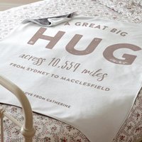 Personalisierte "Hug Across The Miles' Decke - Individuelles Fleece Geschenk von TheDriftingBearCo