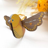 Personalisiertes Hölzernes Dekorationsgeschenk Babys Erstes Osterküken | Geschenk Für Freunde & Familie Fern, Ich Denke An Dich, Ostern von TheDriftingBearCo